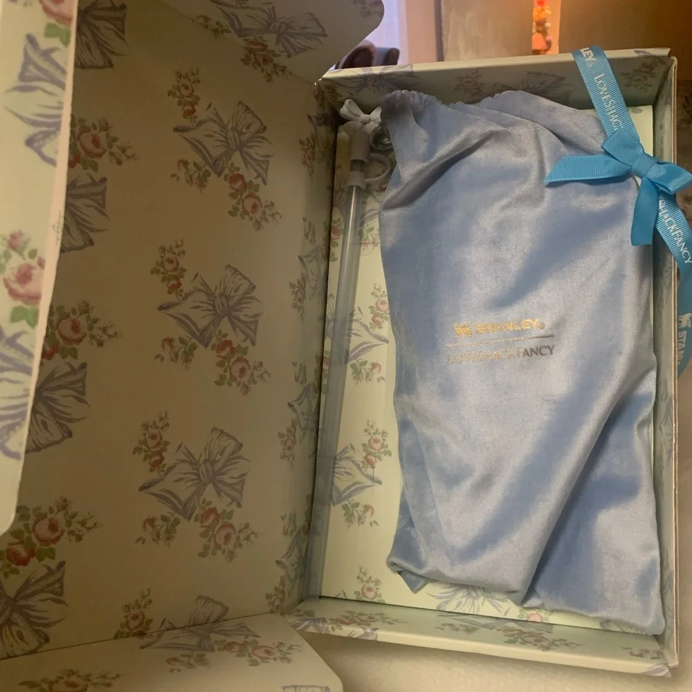 Stanley LoveShackFancy 40 oz  Tumbler in Rosa Beaux Blue Floral Límited Edition